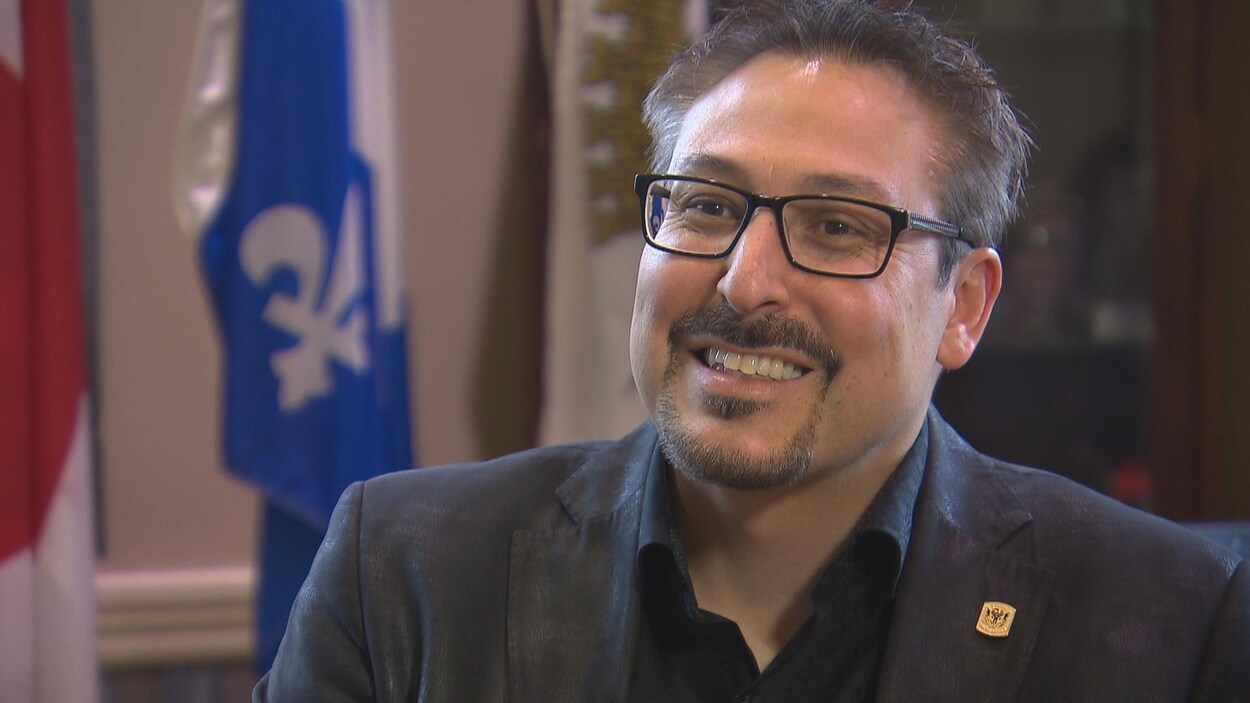Le maire de Sherbrooke, Steve Lussier, en entrevue dans son bureau, à l'hôtel de ville