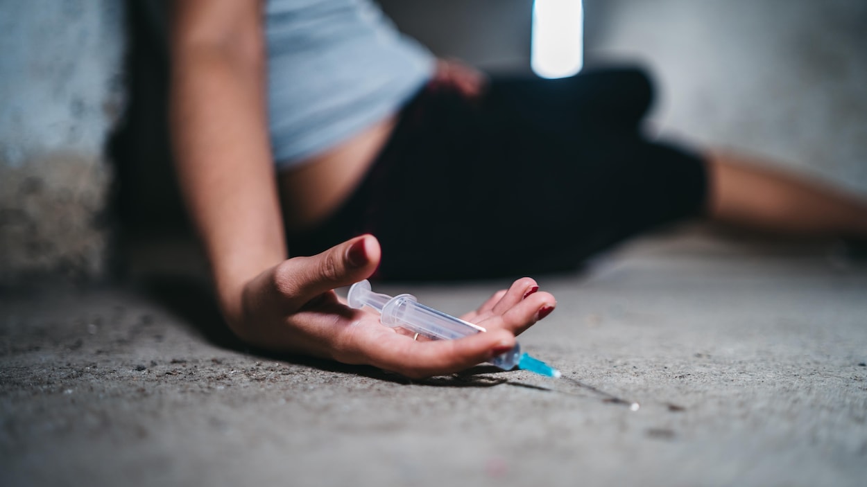 Les décès liés aux opioïdes ont diminué dans tout le Canada, nettement moins en Alberta