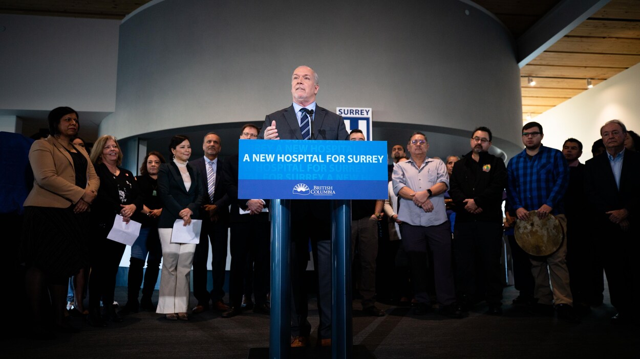 Le premier ministre de la Colombie-Britannique, John Horgan, en conférence de presse.