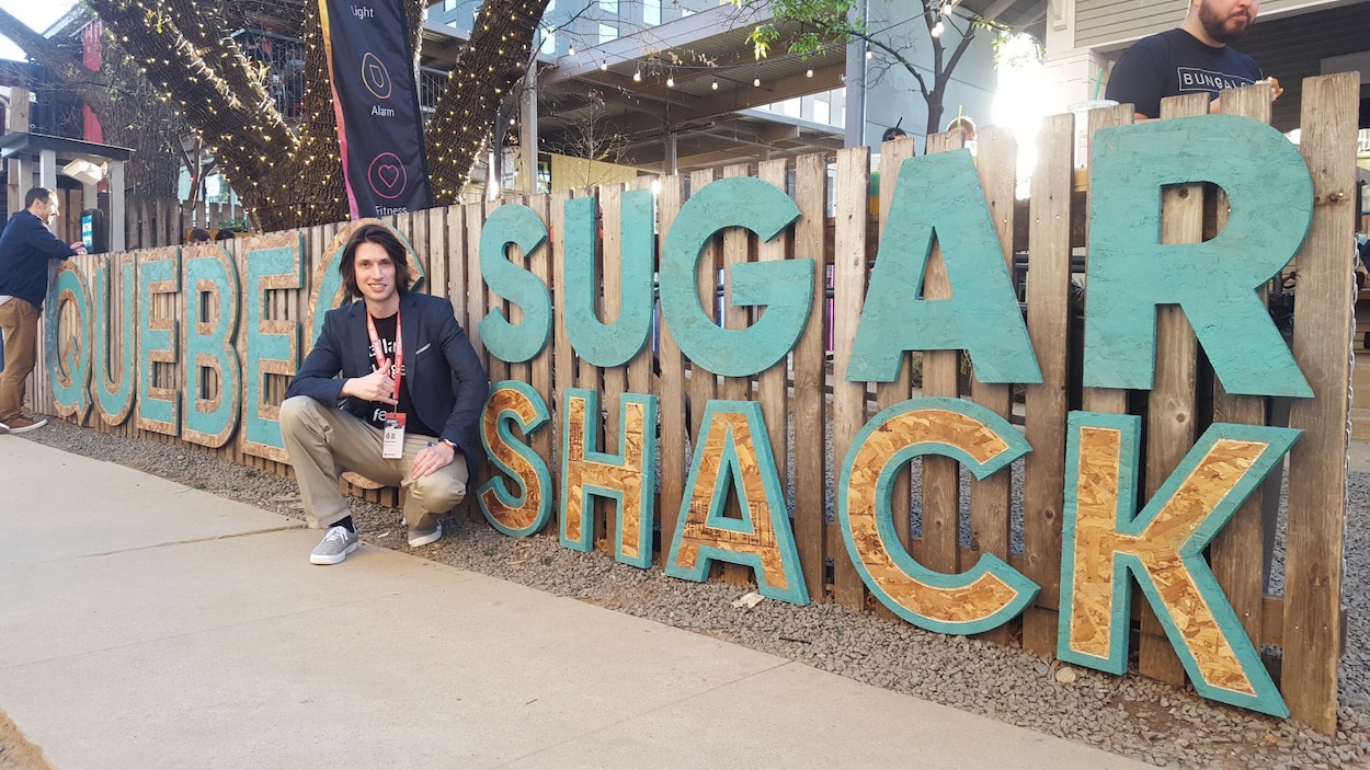 Harold Dumur d'OVA devant la maison du Québec à Austin, durant le festival SXSW 2017. Harold Dumur d'OVA devant la maison du Québec à Austin, durant le festival SXSW 2017.