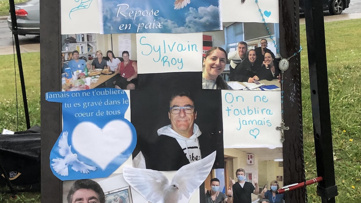 Sur une affiche, on voit différentes photos de Sylvain Roy.
