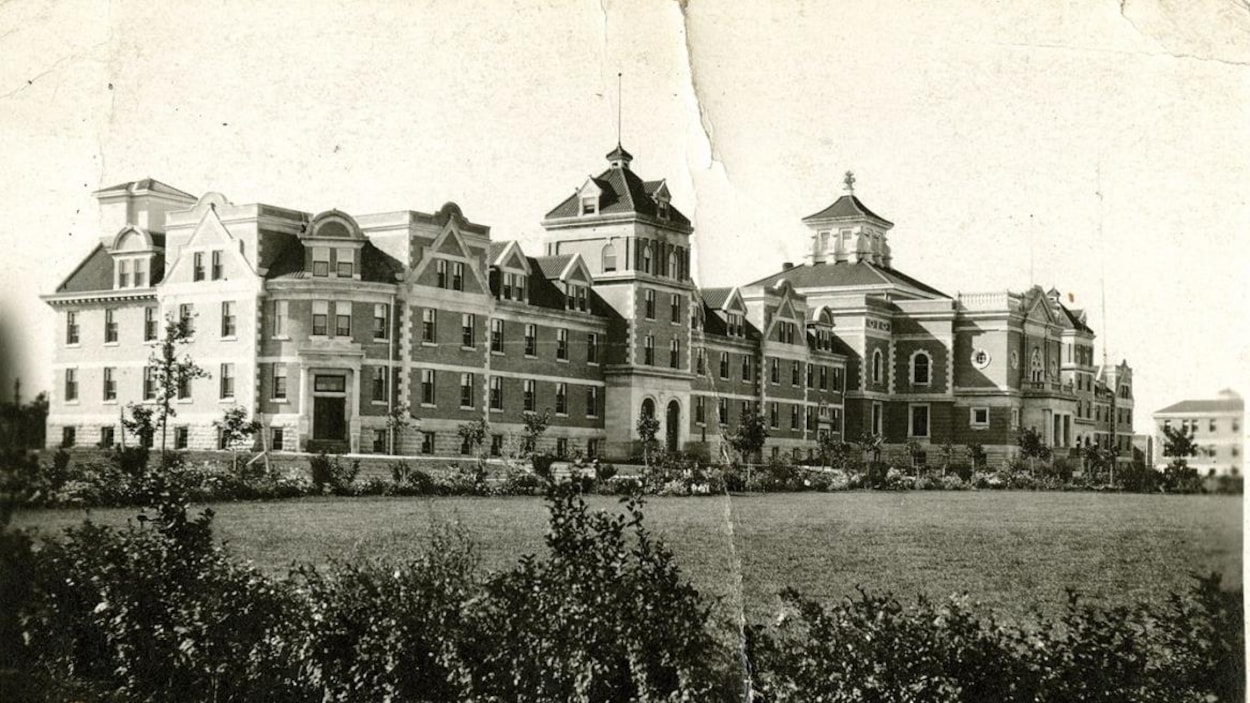Façade de « Taché Hall » Façade de « Taché Hall »