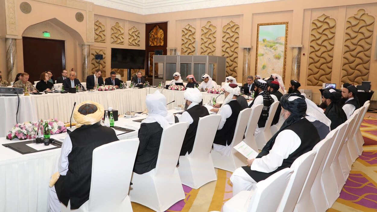 Des négociateurs talibans et américains à Doha, au Qatar