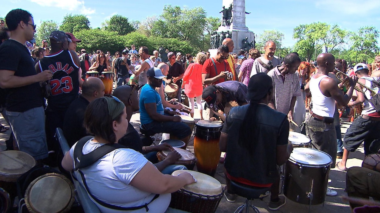 Une journée aux tam-tams du mont Royal, en juin 2014. Une journée aux tam-tams du mont Royal, en juin 2014.
