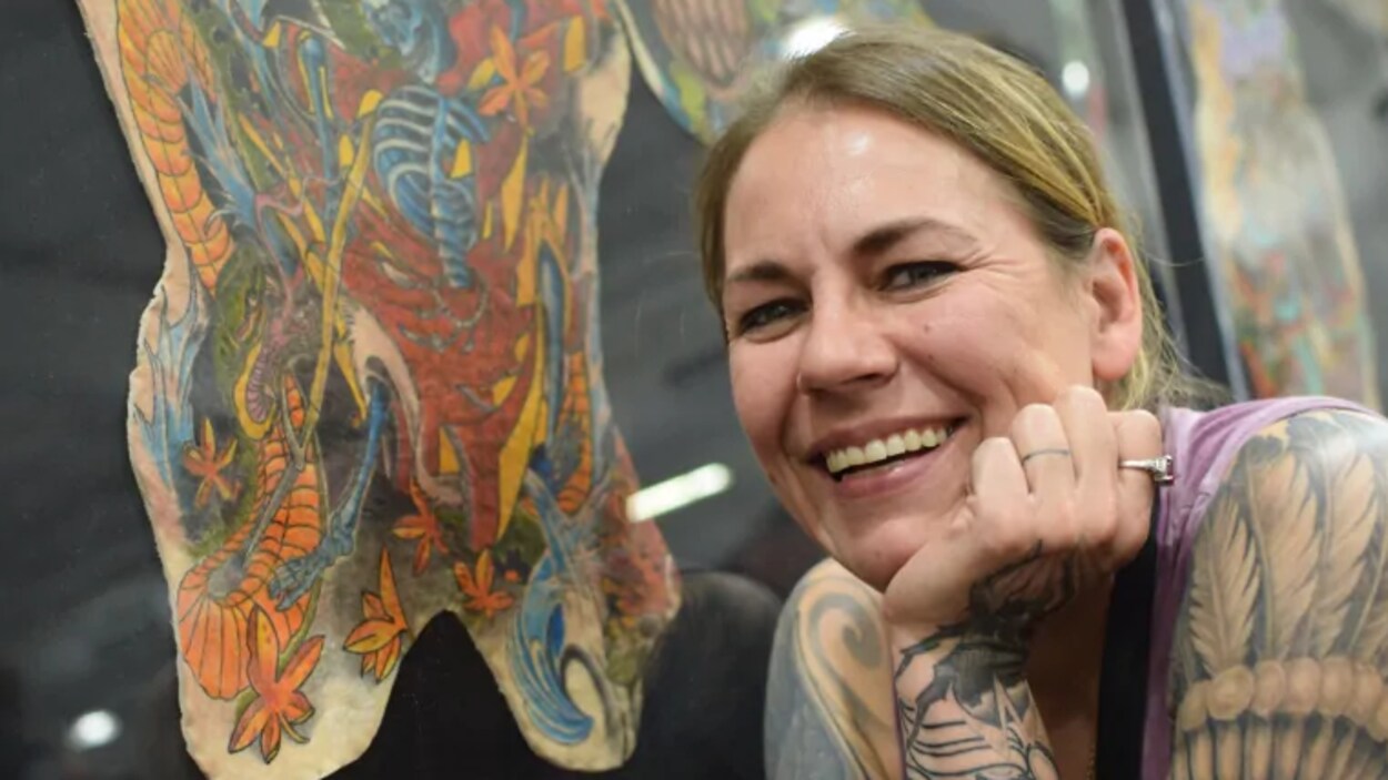 Une Femme Expose Les Tatouages De Son Mari Décédé Radio