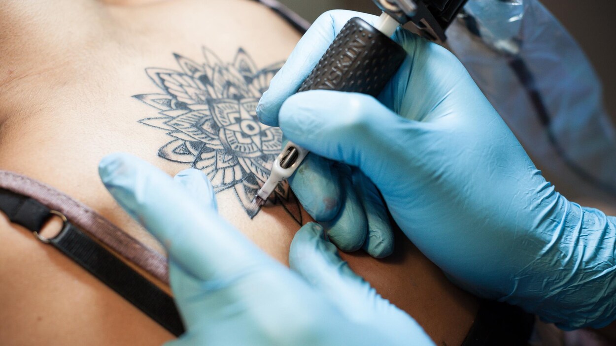 Un tatouage. Un tatouage.
