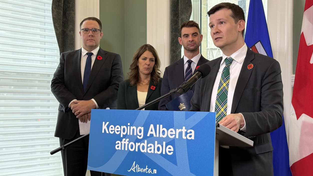 L’Alberta gèle les taxes foncières scolaires pendant trois ans