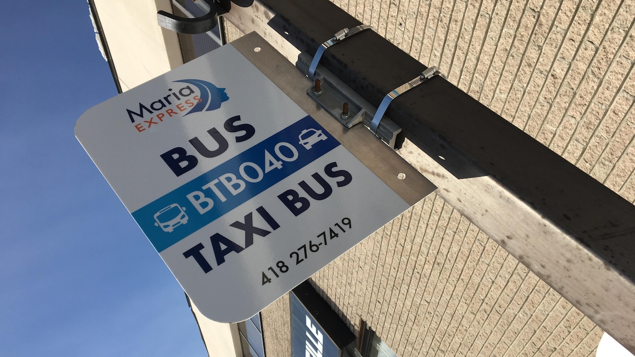 Une affiche de taxibus Une affiche de taxibus