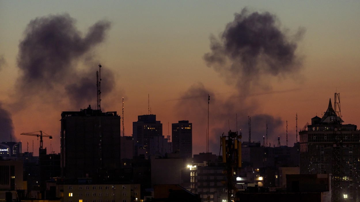 Trump exige une « capitulation sans condition » de l’Iran, toujours sous les bombes