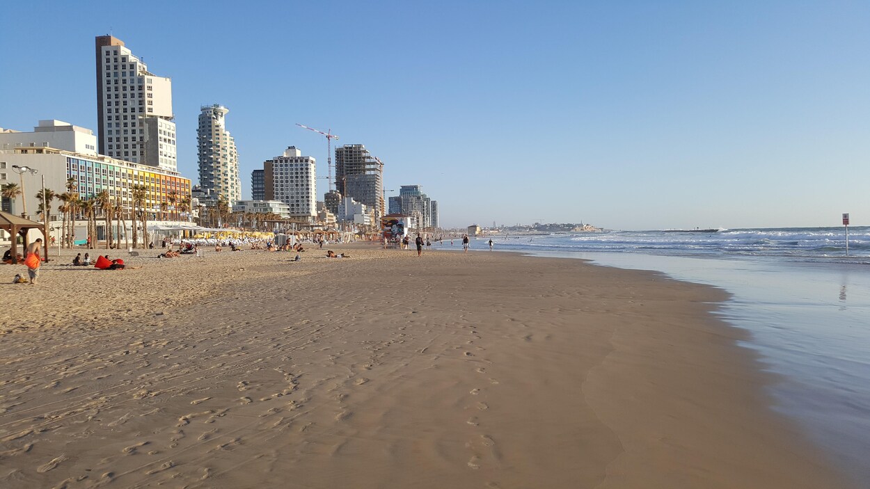 Une plage de Tel Aviv sur la côte méditerranéenne