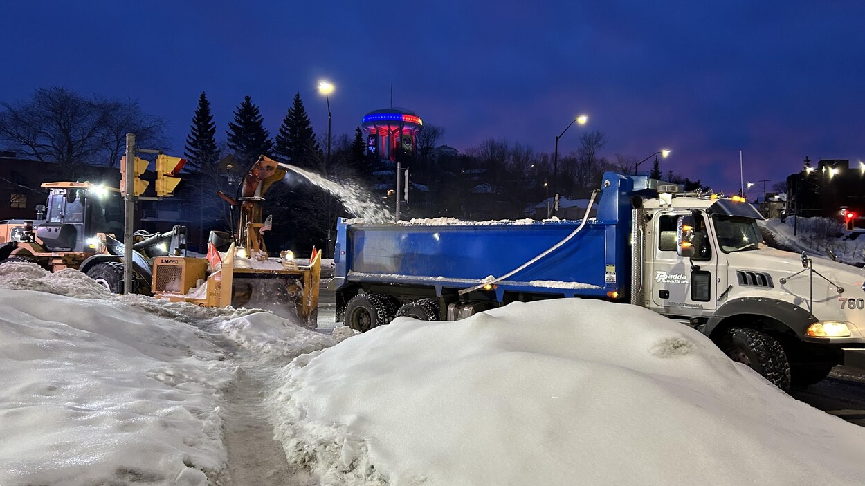 Tempête historique : au moins 1100 chargements de neige retirés