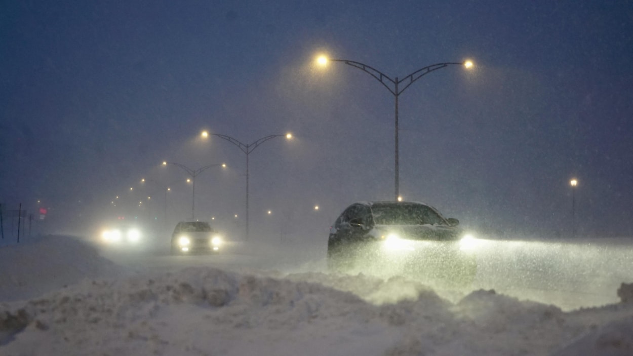 La tempête force la fermeture de l’A-20 et de la route 132 | Radio-Canada