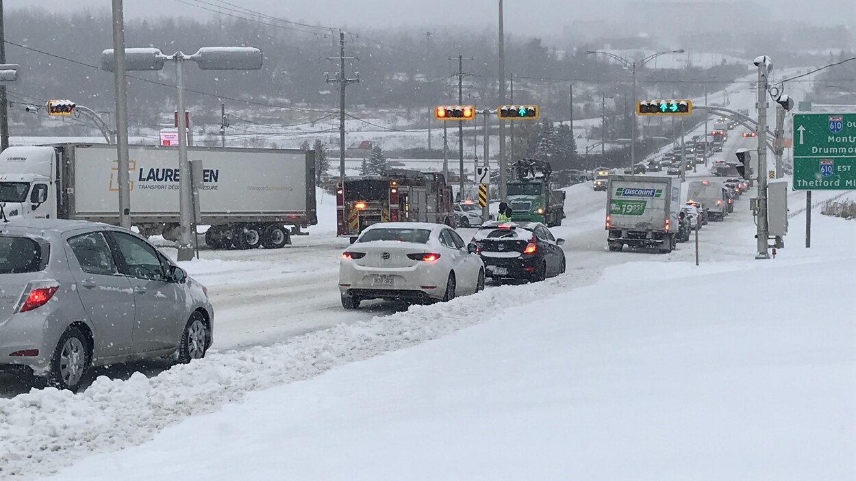 De nombreux ralentissements ont été observés en matinée, mardi, à Sherbrooke.