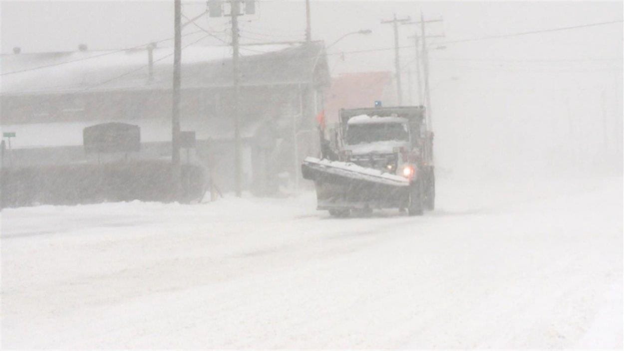 Une Tempête hivernale entraîne des fermetures de routes