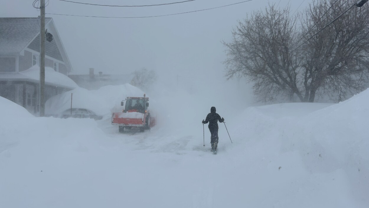 Neige, verglas et forts vents attendus dans la région