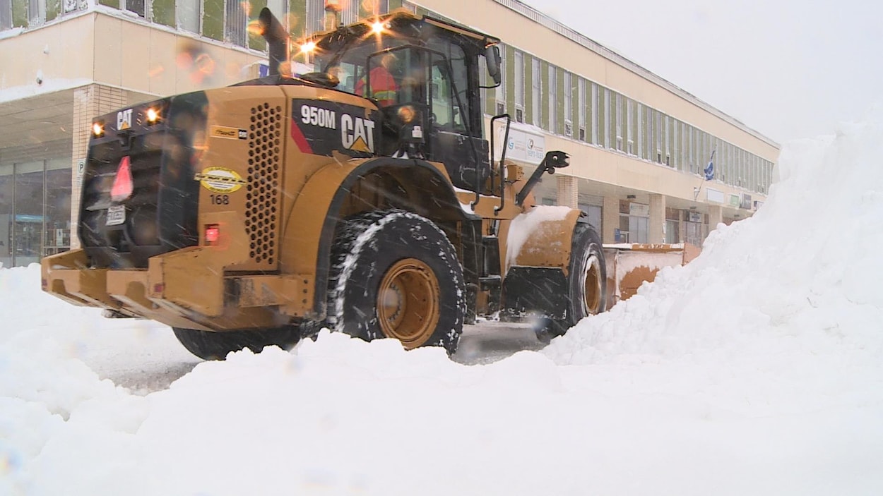 Trop de neige, pas assez de déneigeurs à Baie-Comeau