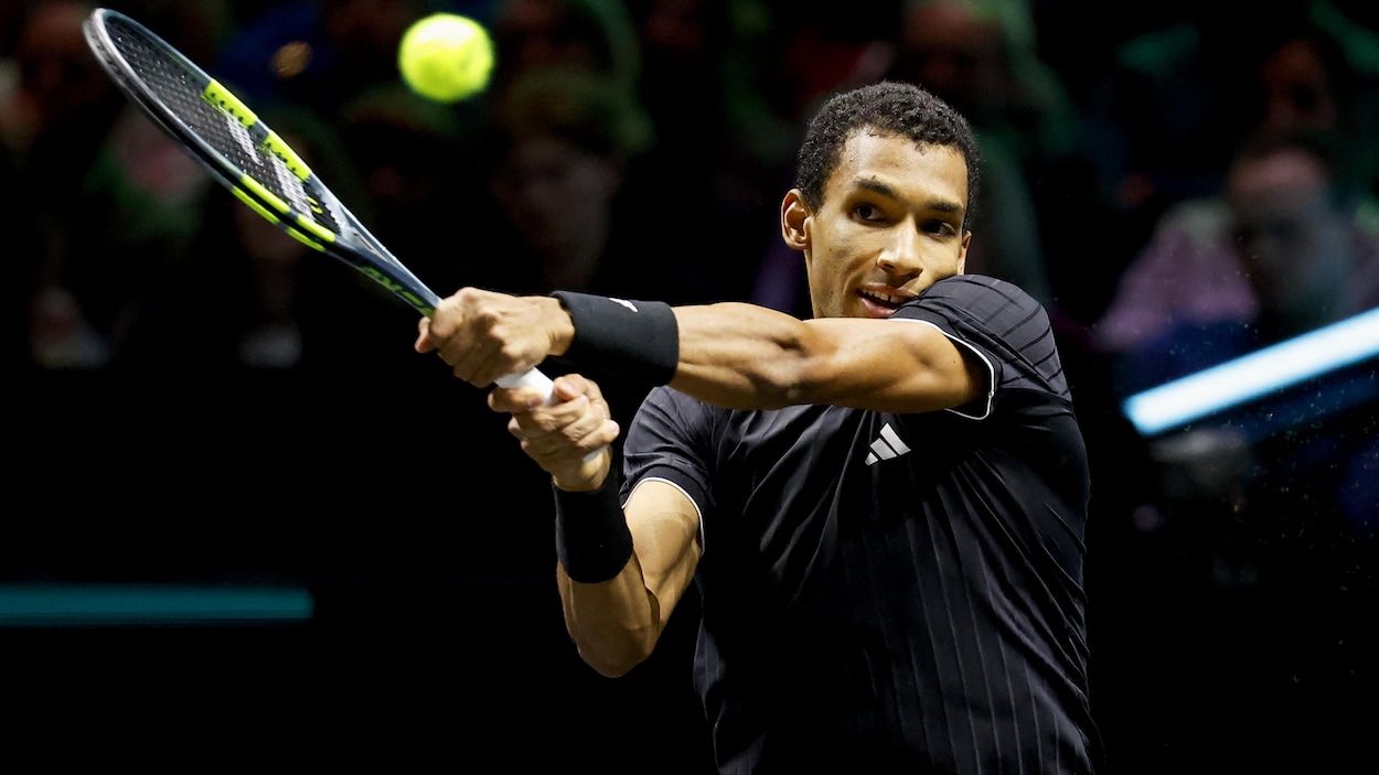 Félix Auger-Aliassime accède aux huitièmes de finale à Rotterdam