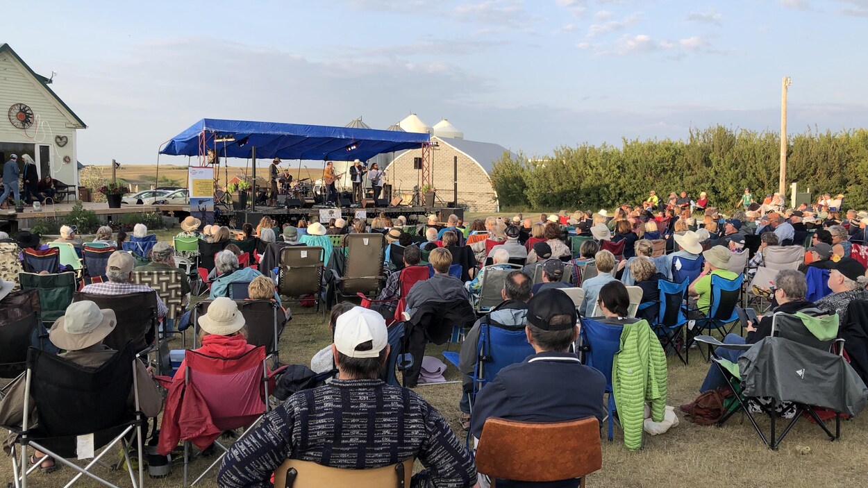 Environ 350 personnes se sont déplacées à Willow Bunch l'année dernière pour assister aux spectacles du festival Terre Ferme, organisé par la famille Campagne.