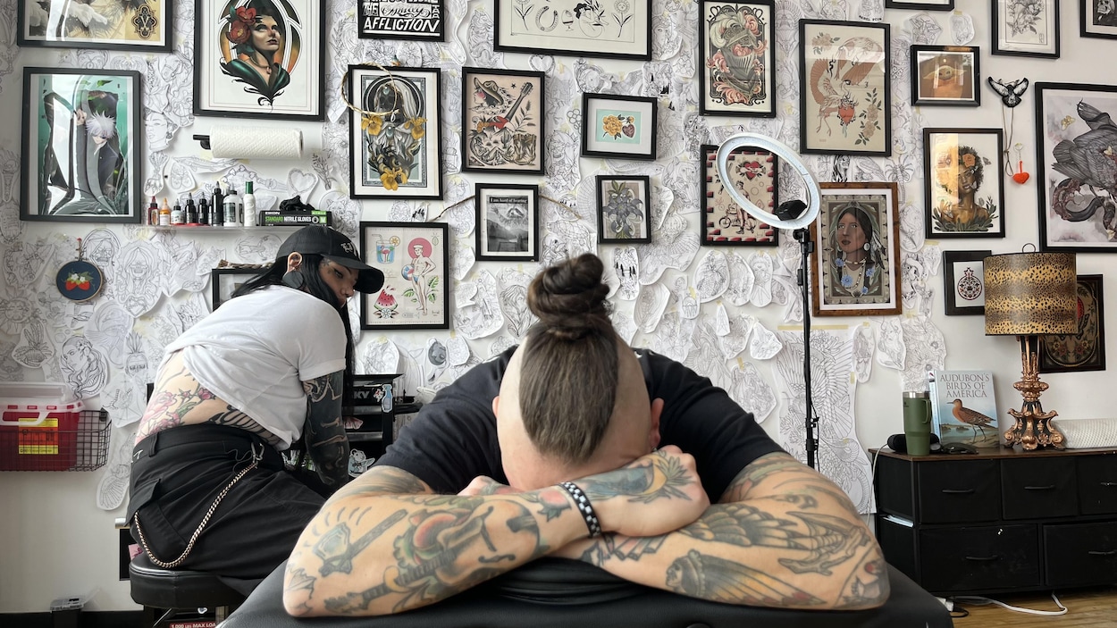 Le tatouage autochtone, ou l’art de la réappropriation