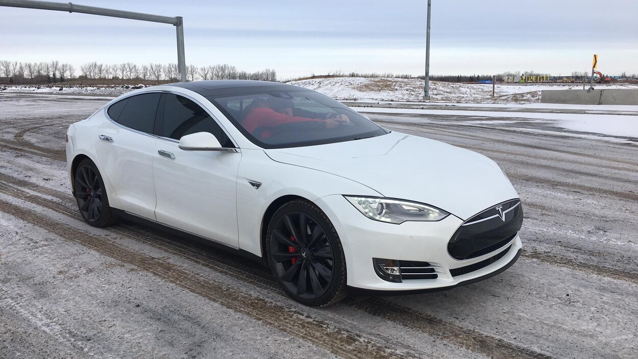 Les coûts exorbitants des réparations sur les voitures Tesla  Roulez  Électrique - Votre référence en électromobilité au Québec