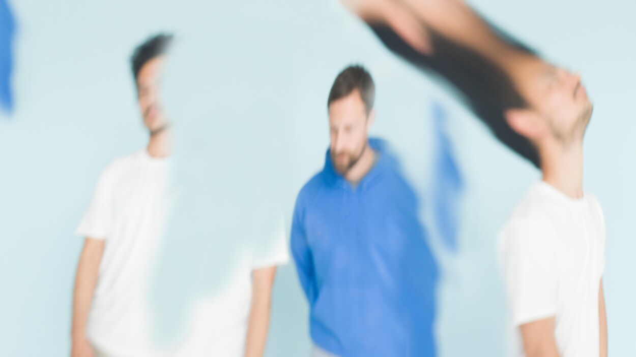 Une image un peu déformée montrant les deux membres du groupe, Guillaume et Jonathan Aldric.