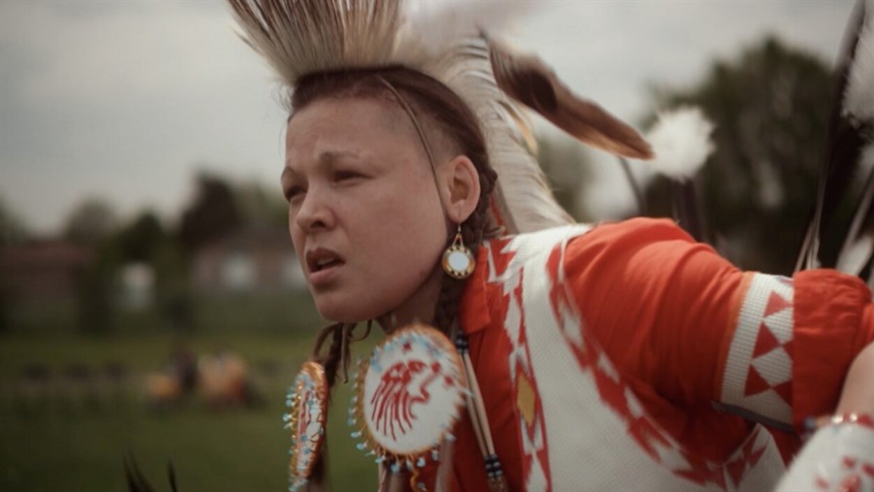 Le film Êmîcêtôcêt: Many Bloodlines a remporté le titre du meilleur court métrage canadien 2020 au Festival international du documentaire Hot Docs à Toronto.