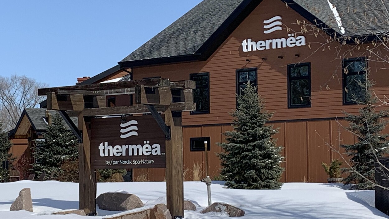 Un bâtiment montrant le logo de thermëa.
