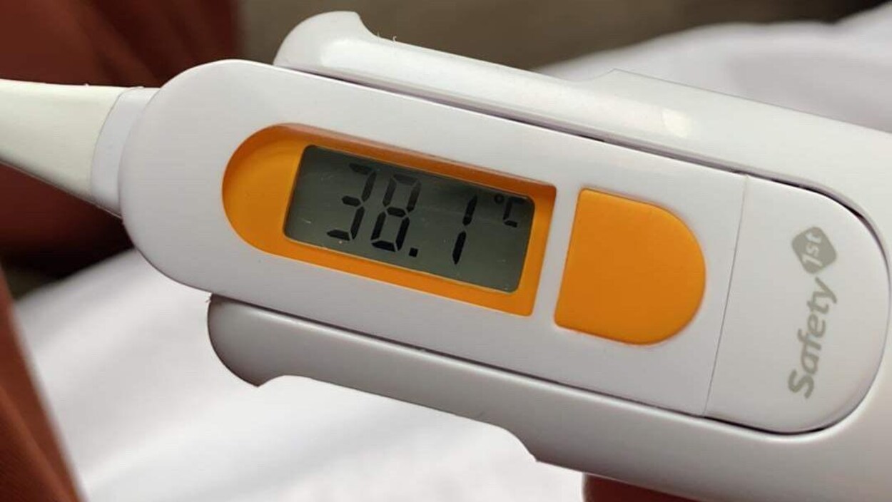 Un thermomètre affiche 38,1 degrés celcius.