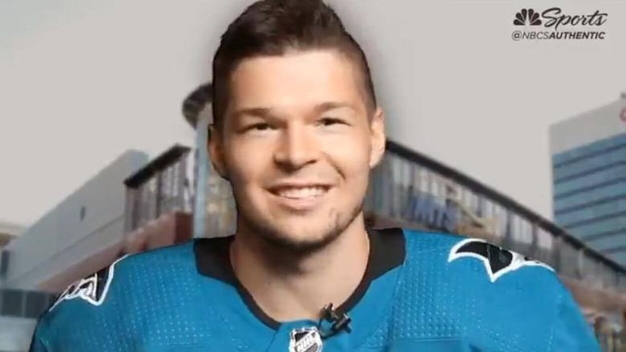 Photo officielle du joueur de l'équipe de hockey des Sharks Tomas Hertl.