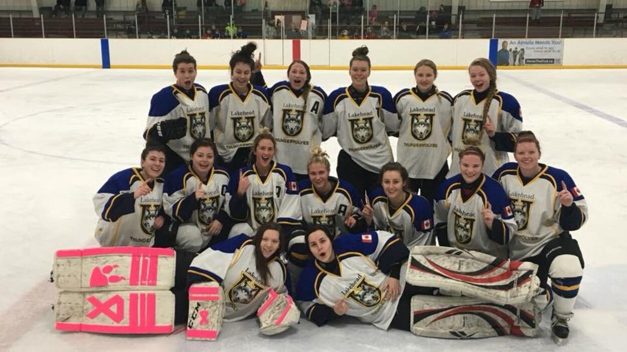 Photo de l'équipe féminine de hockey de l'Université Lakehead. Photo de l'équipe féminine de hockey de l'Université Lakehead.