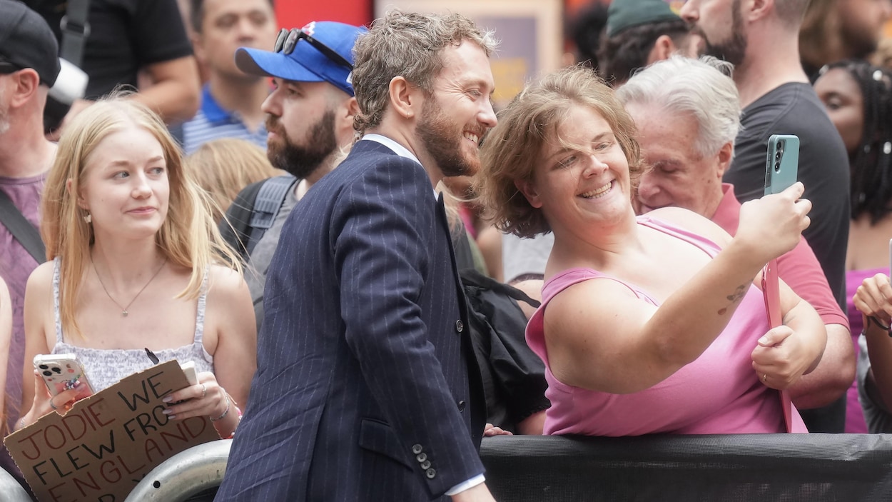 TIFF : ils scrutent l’horaire des films et espèrent voir des célébrités en chair et en os