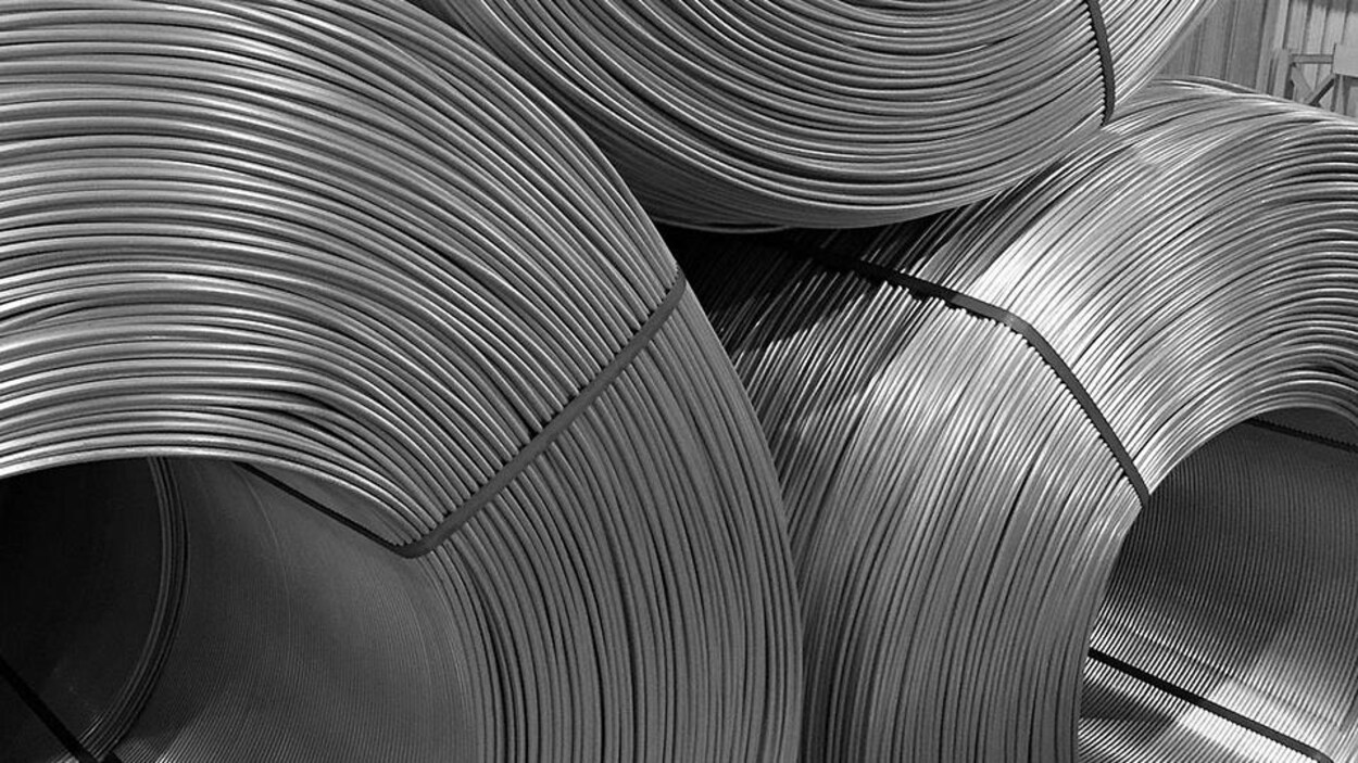 Tiges d'aluminium enroulées