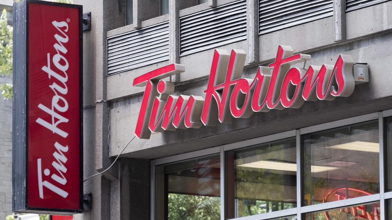 L'enseigne d'un restaurant Tim Hortons