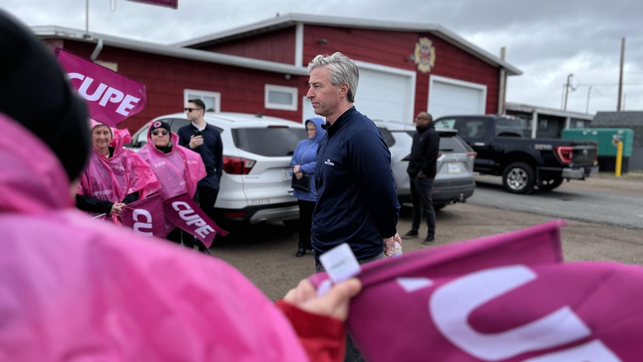 Des grévistes des foyers de soins feront du piquetage pendant le discours de Tim Houston