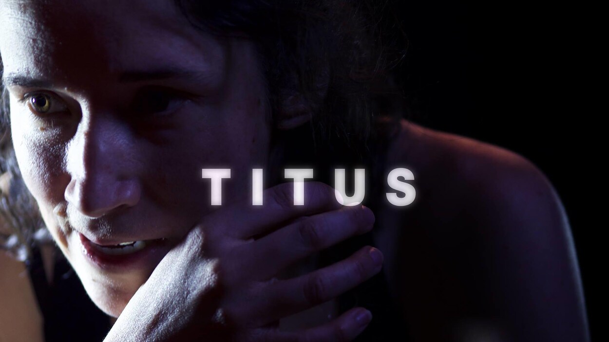 La comédienne Joanie Lehoux sur l'affiche de la pièce « Titus » produite par la troupe Les écornifleuses de Québec La comédienne Joanie Lehoux sur l'affiche de la pièce « Titus » produite par la troupe Les écornifleuses de Québec