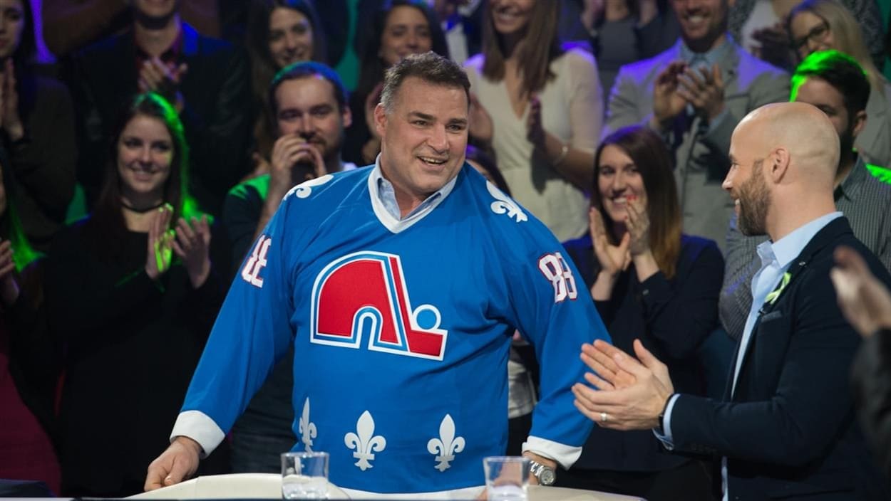 Deux ex-joueurs de hockey, Eric Lindros et Steve Bégin.