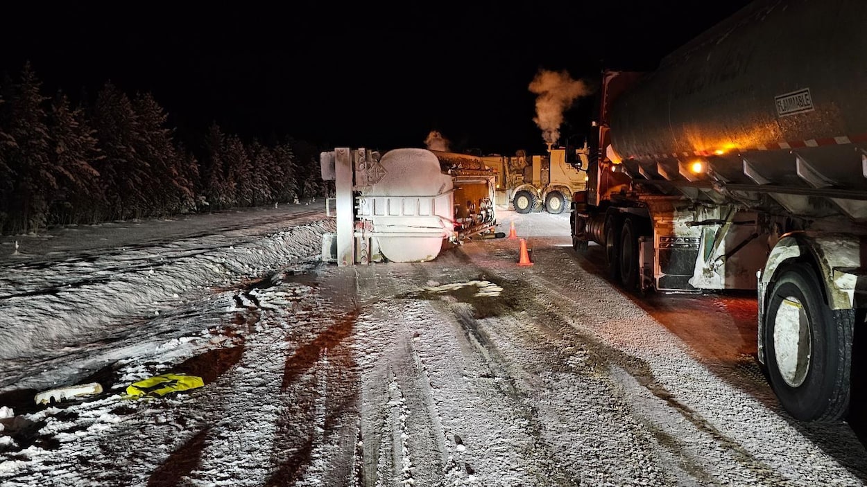 2900 litres de diesel déversés à la suite d’un accident aux T.N.-O.