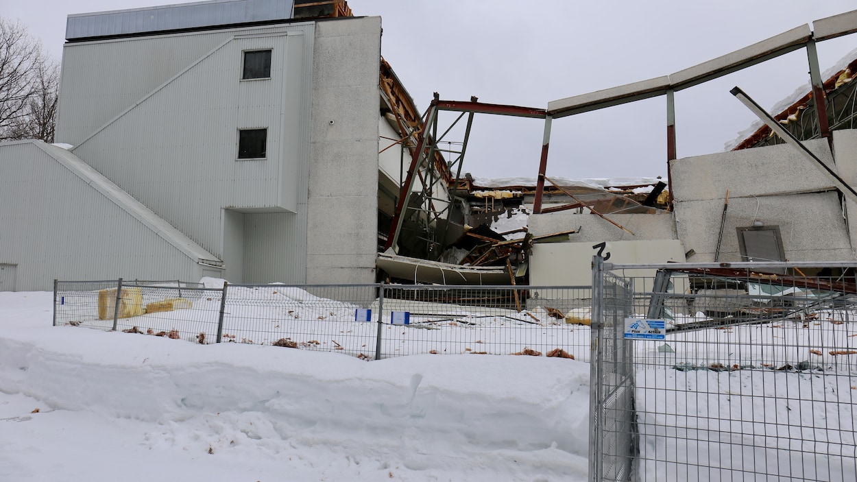 Effondrement du toit du centre communautaire Jean-Marie Roy