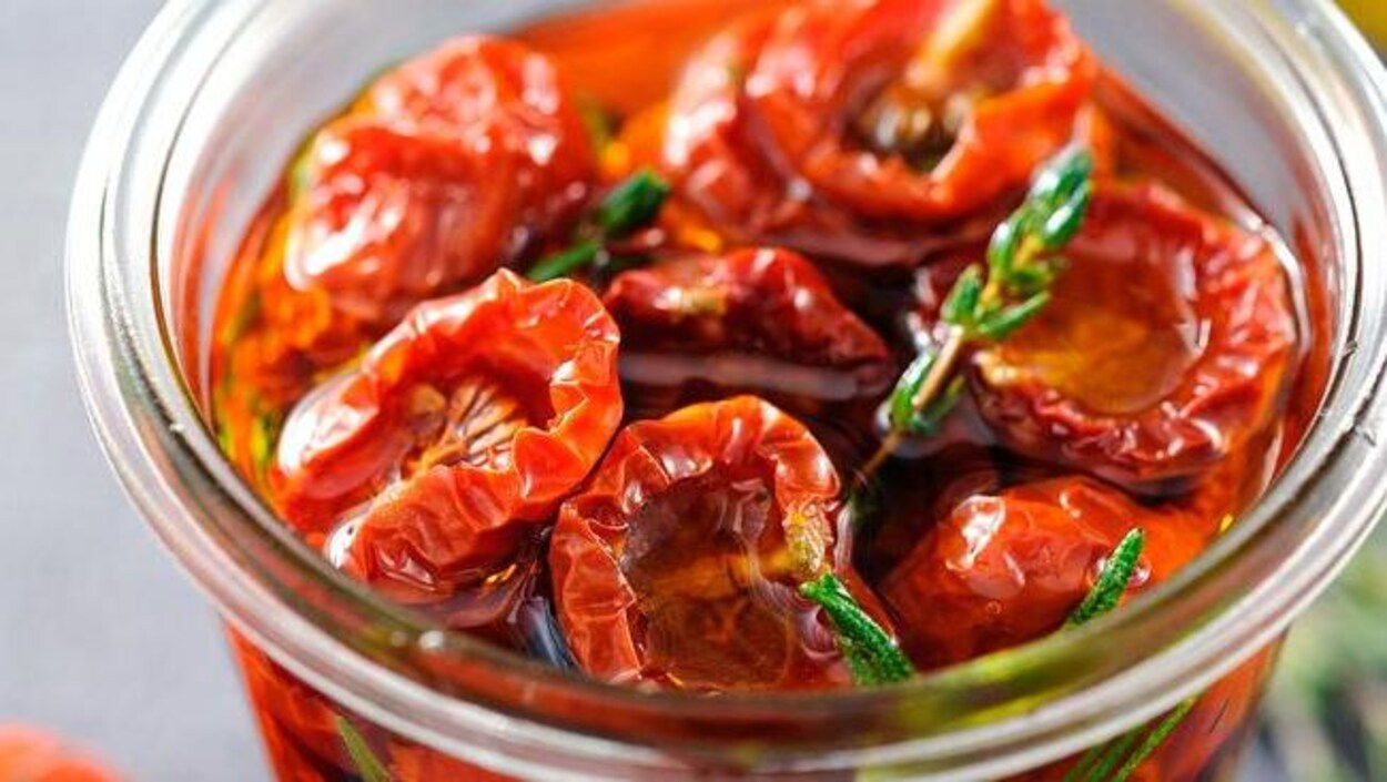 Des tomates séchées en pot vendues par l'entreprise Maison René-Verrier de Drummondville font l'objet d'un rappel. Des tomates séchées en pot vendues par l'entreprise Maison René-Verrier de Drummondville font l'objet d'un rappel.