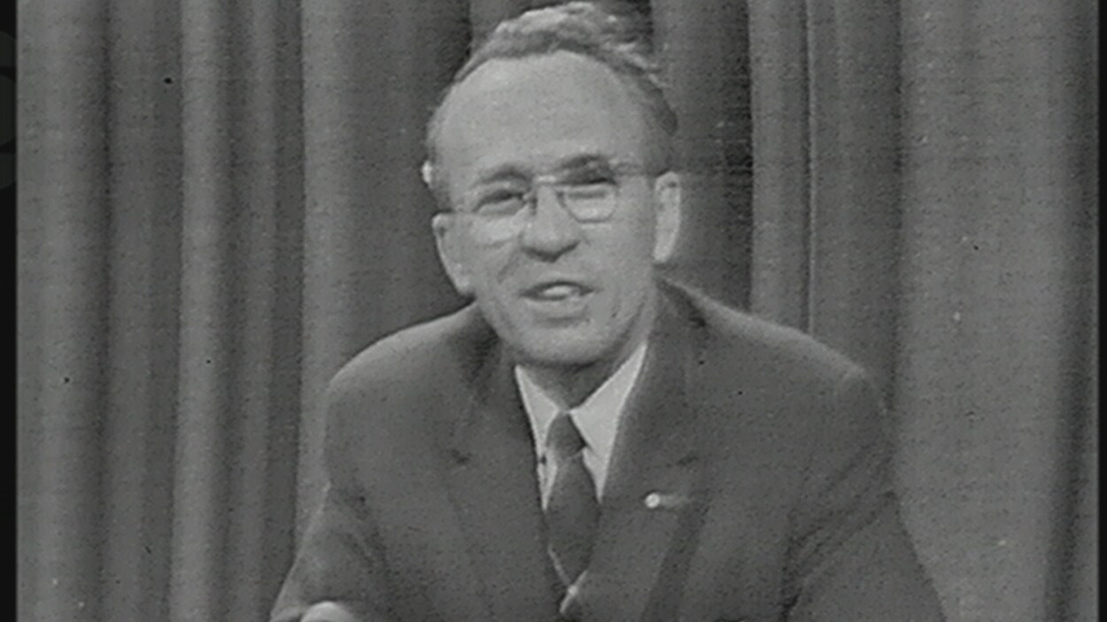 Tommy Douglas en entrevue.
