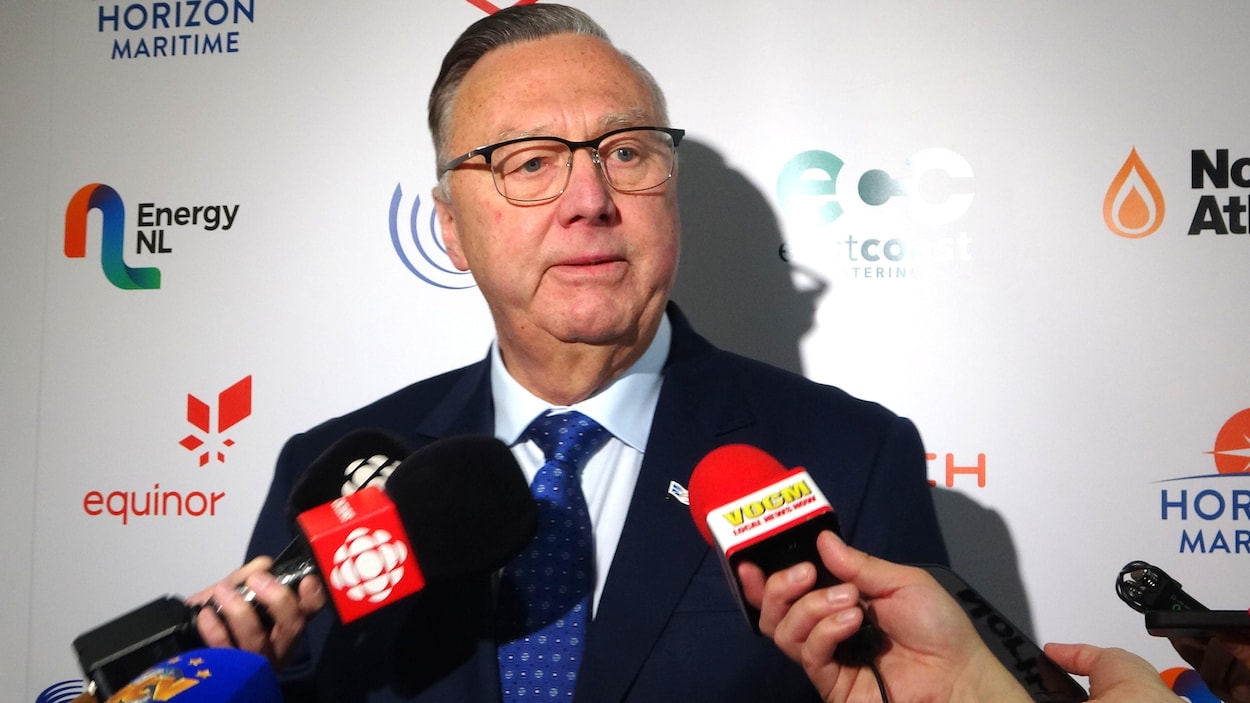 Le gouvernement Wakeham satisfait des travaux, malgré une fin de session tendue