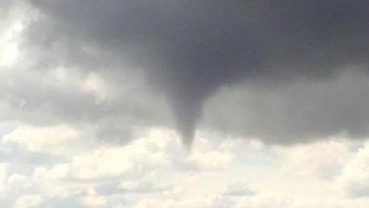 Alerte à la tornade pour le sud-est de la Saskatchewan : orage et forte grêle attendus