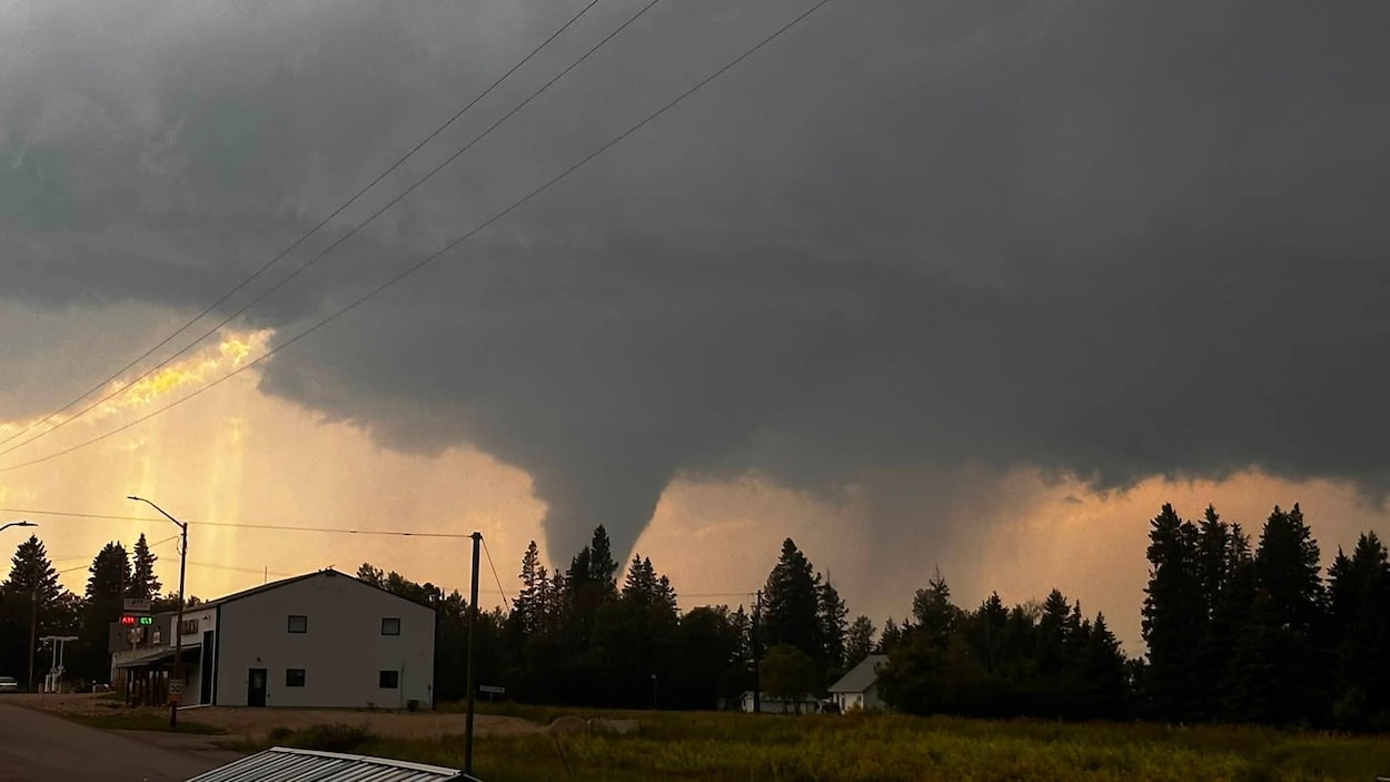 Dommages importants après le passage d’une tornade dans le comté de Clearwater