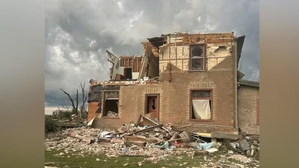 Une tornade « monstrueuse » détruit une maison centenaire dans l’ouest du Manitoba