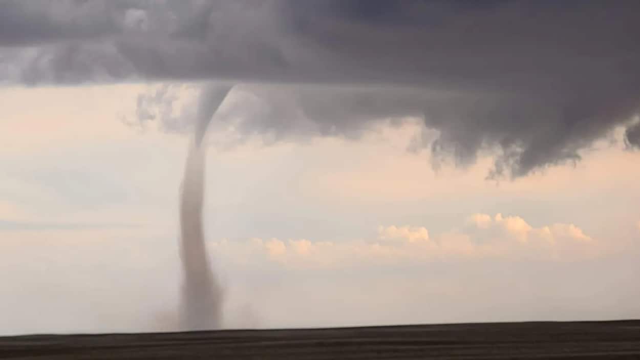 Environnement Canada confirme au moins trois tornades au Manitoba mardi