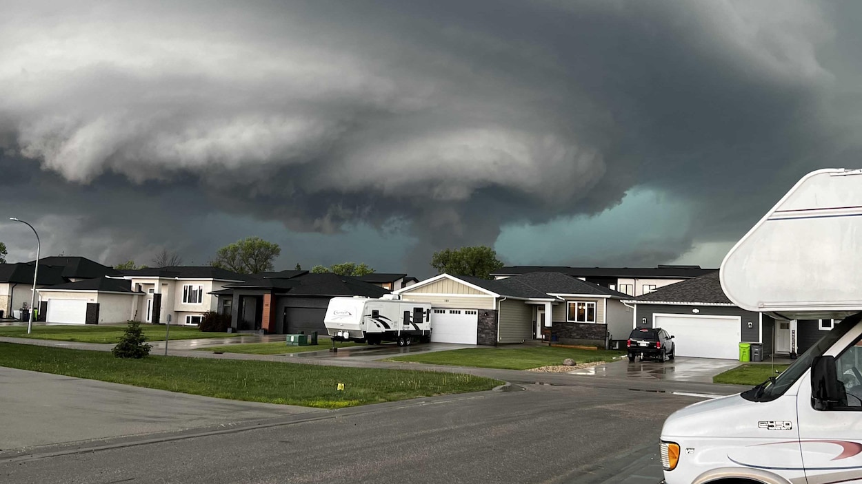 Tornades au Manitoba : le système d’alerte jugé utile, mais trop répétitif