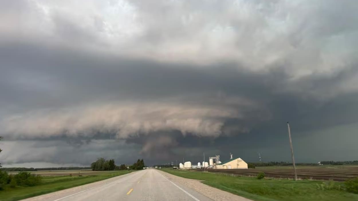 Au moins 3 tornades ont touché le Manitoba