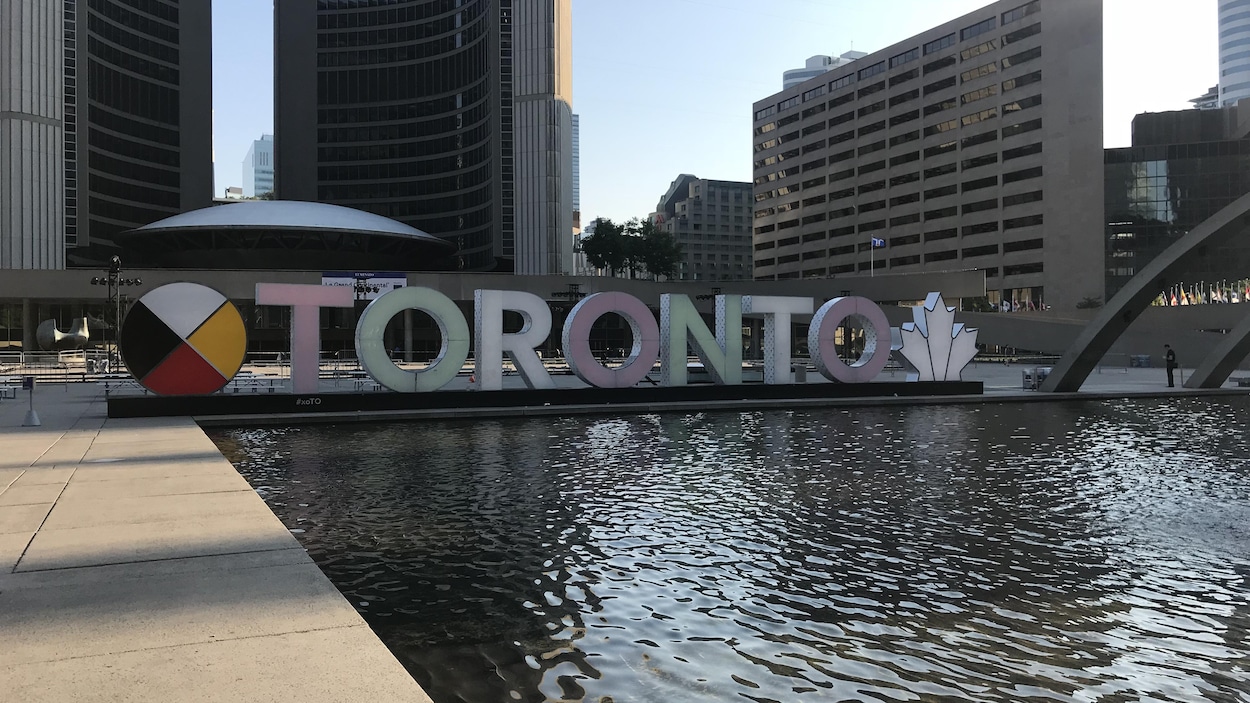 L'hôtel de ville de Toronto. L'hôtel de ville de Toronto.