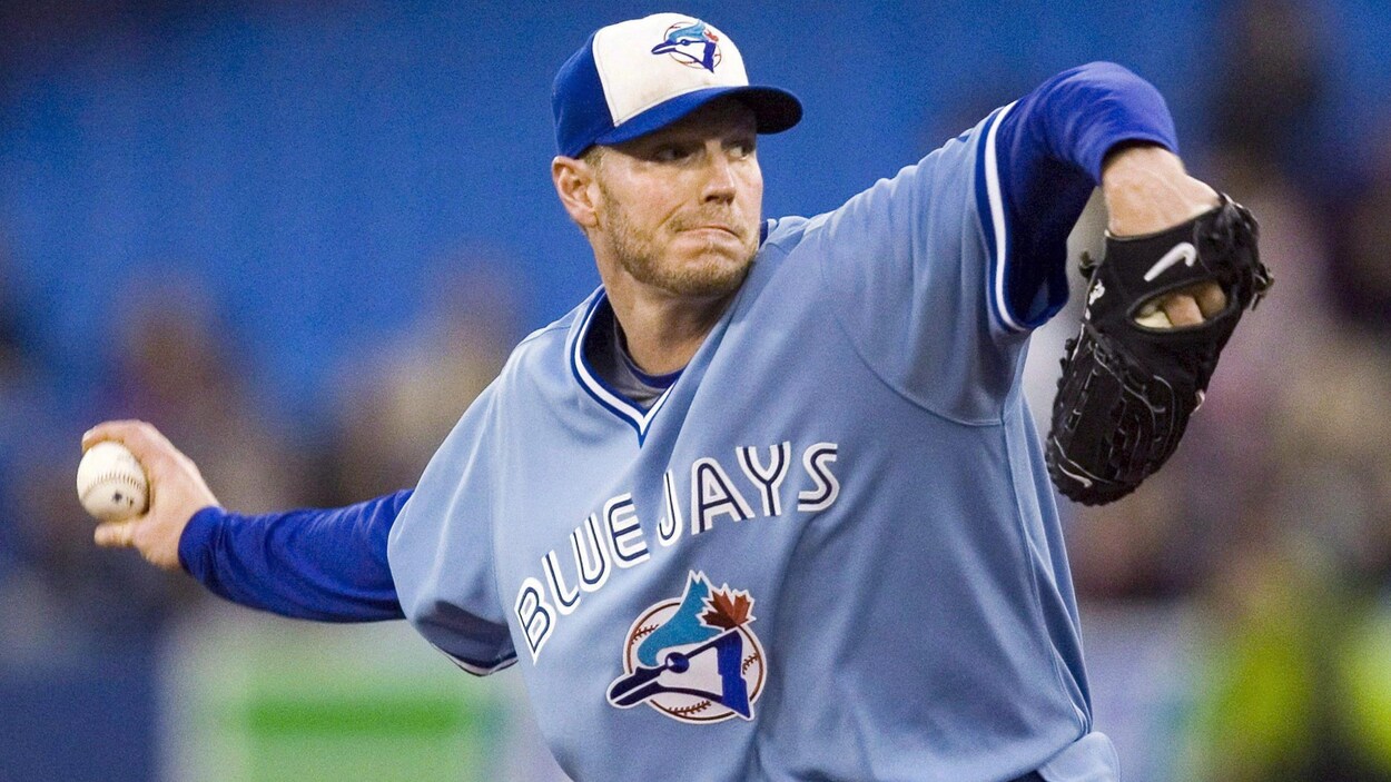 Un lanceur dans l'uniforme des Blue Jays Un lanceur dans l'uniforme des Blue Jays
