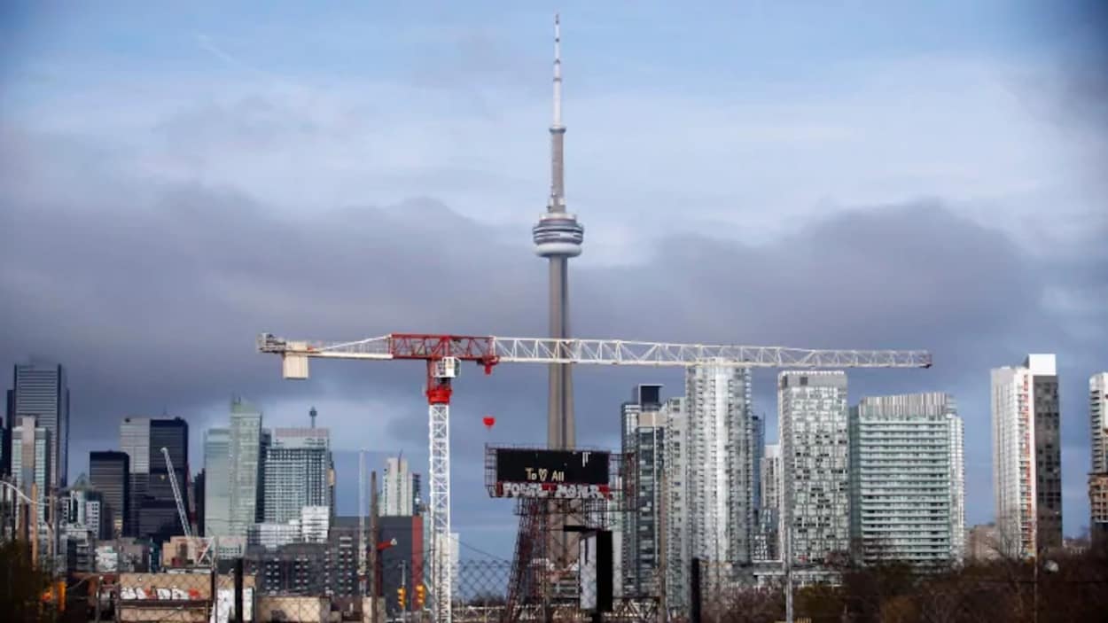 Toronto avec une grande grue.